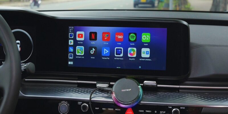 Thư viện giải trí lớn: YouTube, VTV GO, nghe nhạc, radio, TikTok